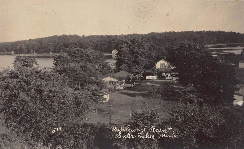 Maplewood Resort (Smallbones Resort) - Vintage Postcard (newer photo)